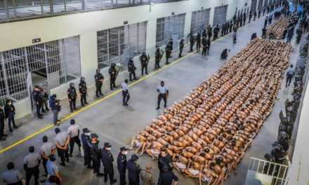 Ecuador planea construir cárceles ‘al estilo Bukele’ para retomar el control de las prisiones