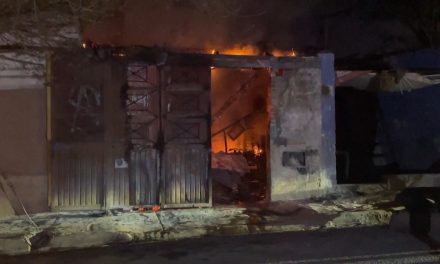 Se le cae calentador y genera incendio en casa de Saltillo