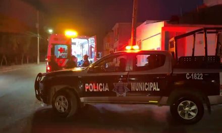 Joven se quema brazo y pierna al provocar un incendio en una bronca en Saltillo