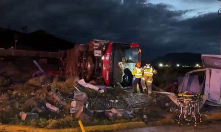 Se recuperan los lesionados tras la volcadura de camión de pasajeros en Ramos Arizpe