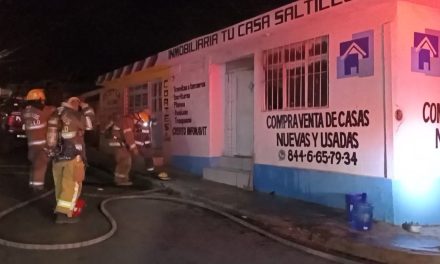 Se registra incendio en un negocio en Saltillo