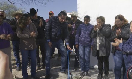 Tienen agua a la puerta de sus casas habitantes de la comunidad San Juan Bautista en Ramos Arizpe