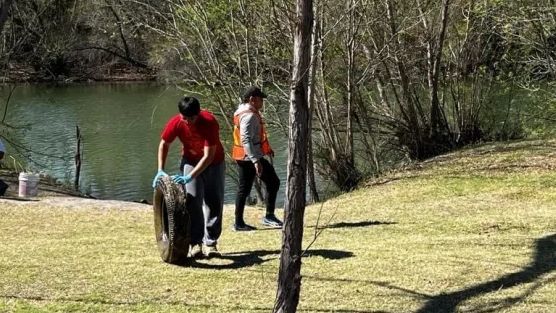 Realizan jornada de limpieza en el río Sabinas