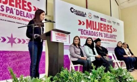 Dan certificados de preparatoria a mujeres de Acuña