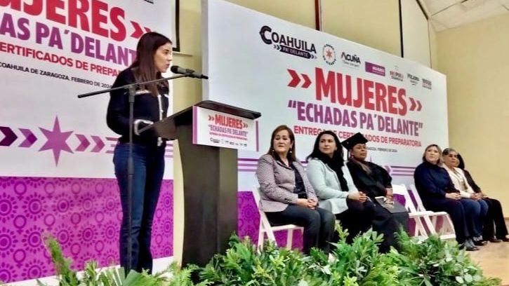 Dan certificados de preparatoria a mujeres de Acuña