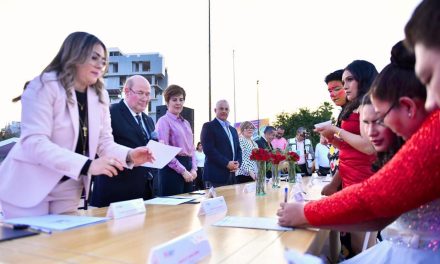 Contraen matrimonio civil 300 parejas en Bodas Comunitarias