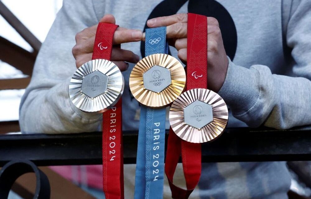 Medallas de París 2024 tendrán un fragmento de la Torre Eiffel