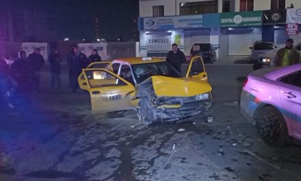 Saltillo: Retorna sin precaución y provoca fuerte accidente