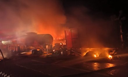 Colapsa autopista Saltillo-Monterrey  tras choque entre pipa y tráiler