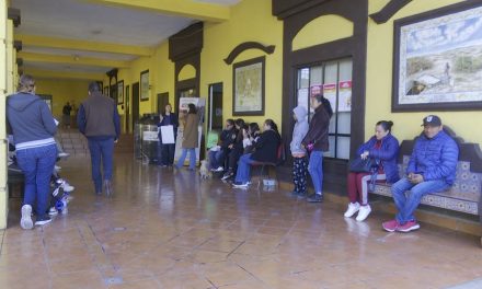 Presidencia de Ramos Arizpe apoya a padres de familia con preinscripciones