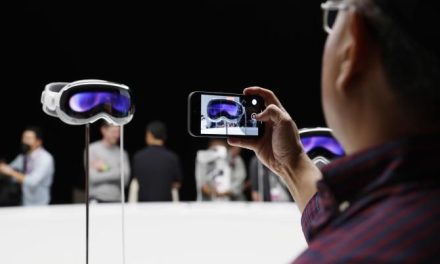 Usuarios de Apple Vision Pro regresan el producto tras problemas de salud