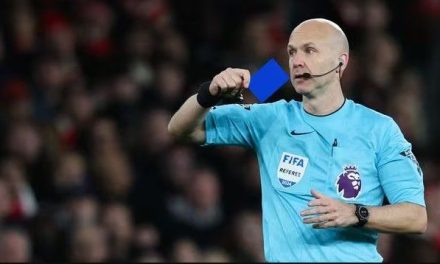 Llega la tarjeta azul a los partidos de futbol, inicia en la FA Cup de Inglaterra
