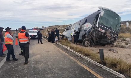 Conductor de autobús se queda dormido al volante y provoca accidente en la carretera Saltillo-Torreón