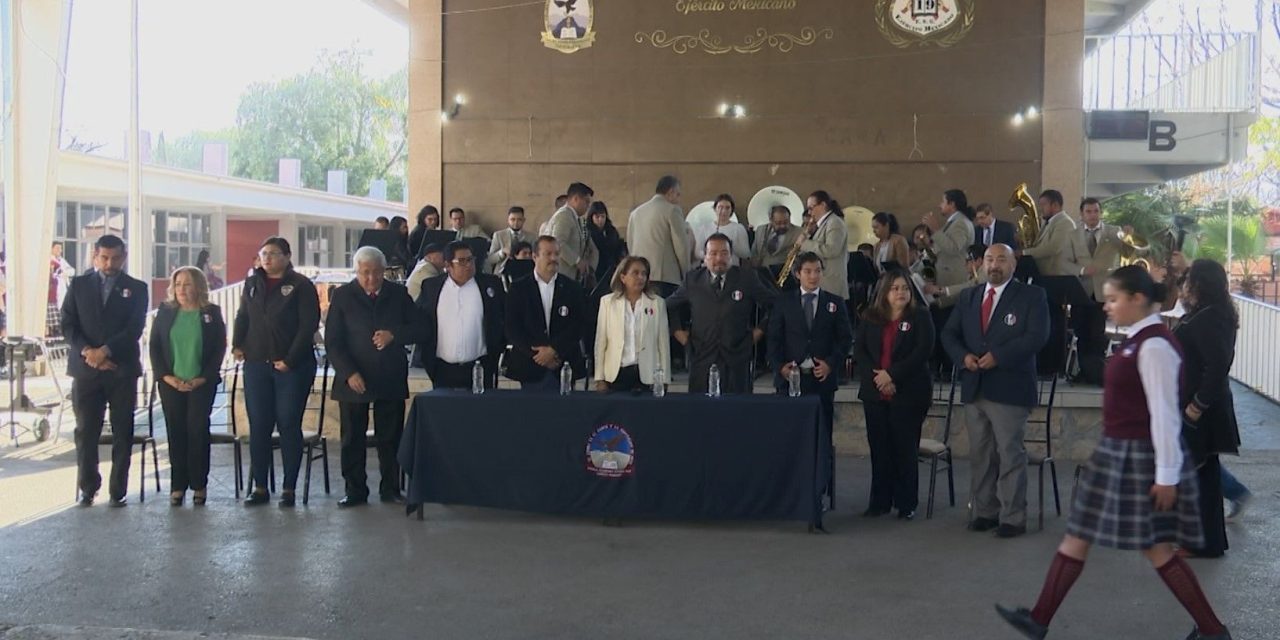 Conmemoran el Día de la Bandera en la secundaria 16