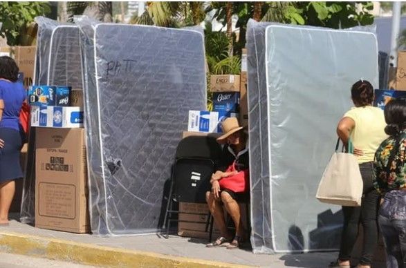 Damnificados en Acapulco venden los enseres que les entregó el Gobierno