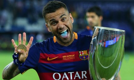Barcelona se ‘olvida’ de Dani Alves… lo borra de sus jugadores históricos