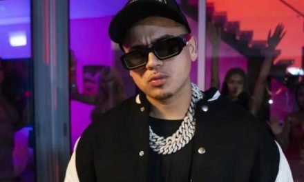 Arrestan a vocalista de Fuerza Regida en la frontera de Estados Unidos