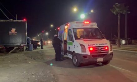 Hombre muere en trayecto al hospital abordo de una ambulancia  en la Saltillo-Torreón