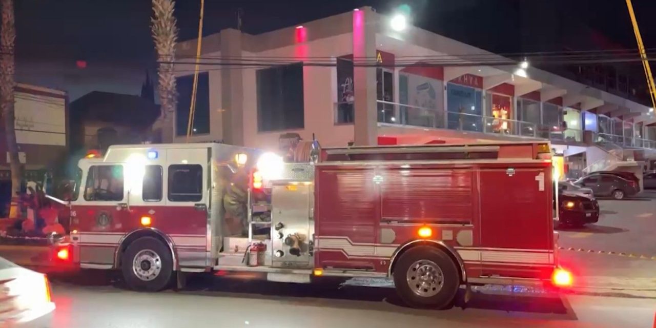 Incendio en puesto de hamburguesas moviliza a bomberos de la ciudad al norte de Saltillo