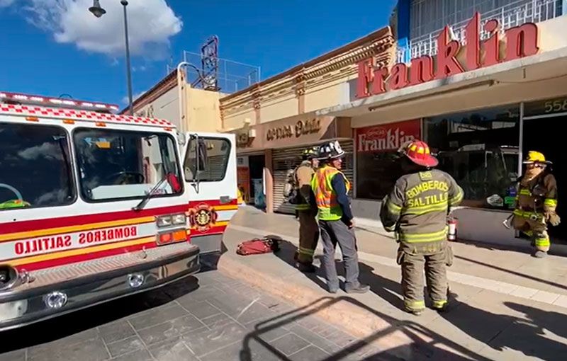 Saltillo: Incendio en una óptica Movilizó a las cuerpos de emergencias