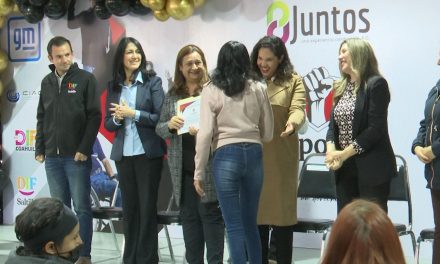 Se gradúan personas con discapacidad en Saltillo