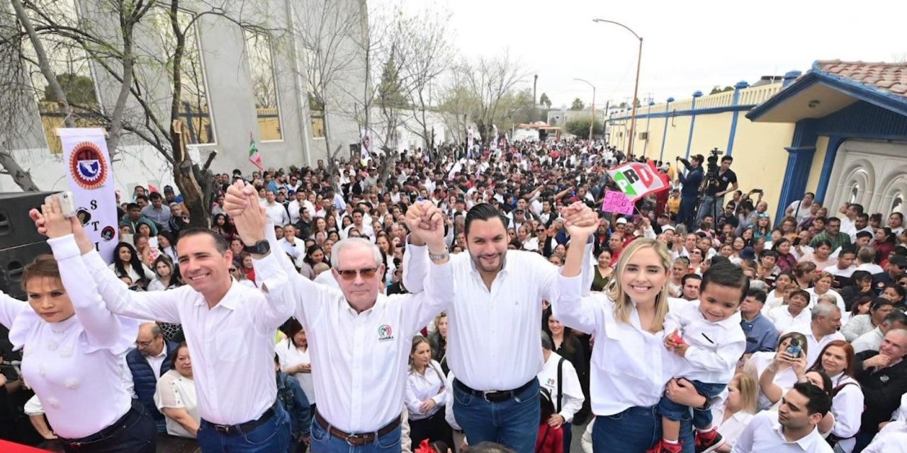 Miles apoyan registros de precandidatos del PRI en Coahuila