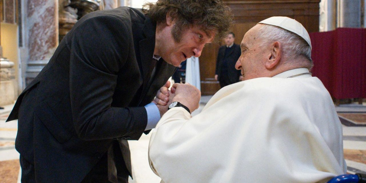 Papa Francisco ‘se reconcilia’ con Javier Milei y se dan un abrazo