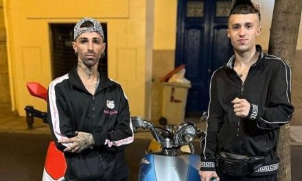 Par de influencers en España son detenidos por abusar de 4 menores