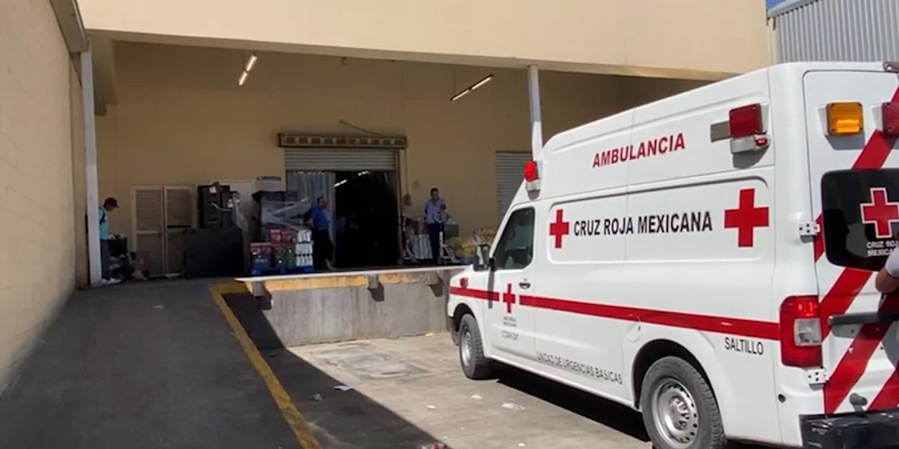 Por proteger a su hijo se luxa el hombro en Saltillo