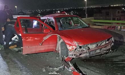Quedan varados por falle mecánica y los chocan en Saltillo