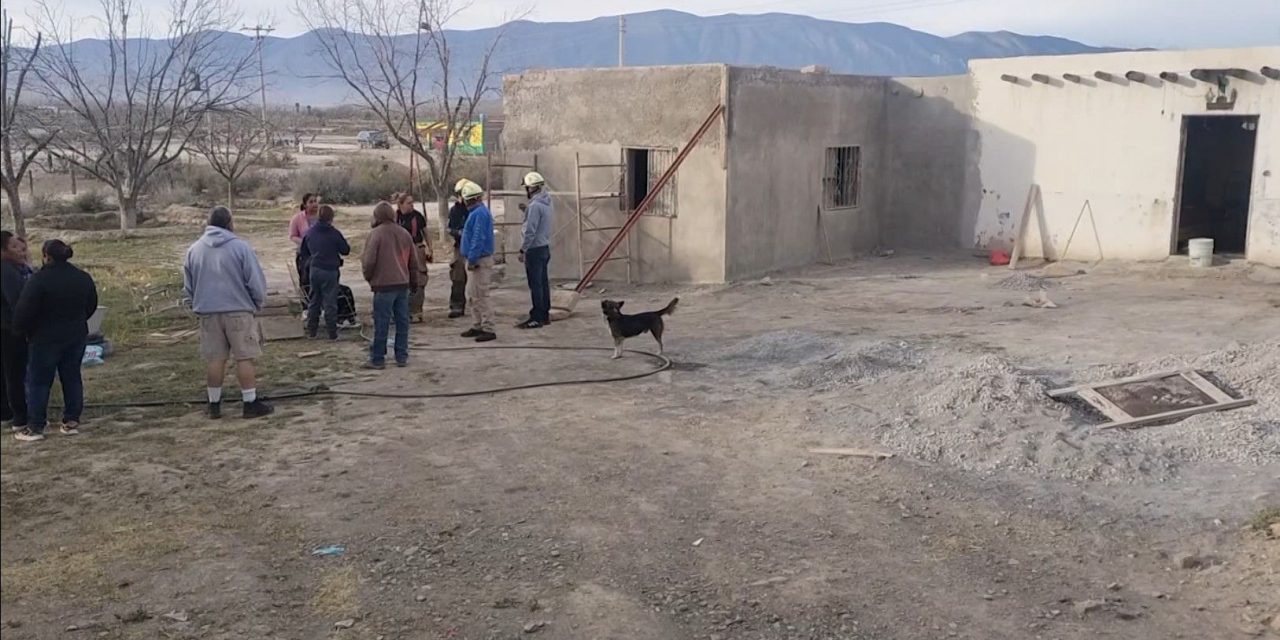 Se incendia nacimiento y una menor termina intoxicada en ejido de Parras