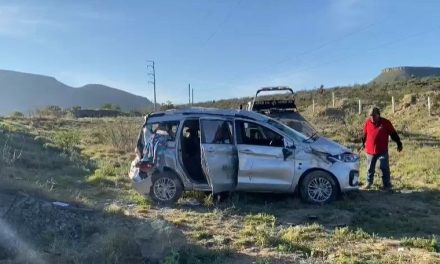 Tres heridos en volcadura sobre la carretera a Monclova