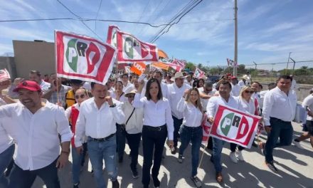 Priistas cierran filas en registro de Sari Pérez en Frontera