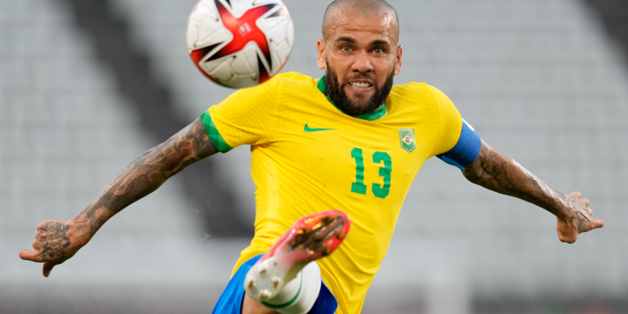 Acuerdan libertad de Dani Alves bajo fianza de un millón de euros