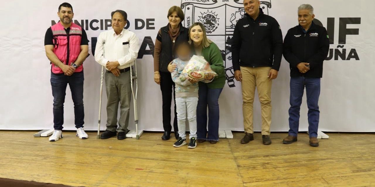 Entrega DIF Acuña despensas a estudiantes