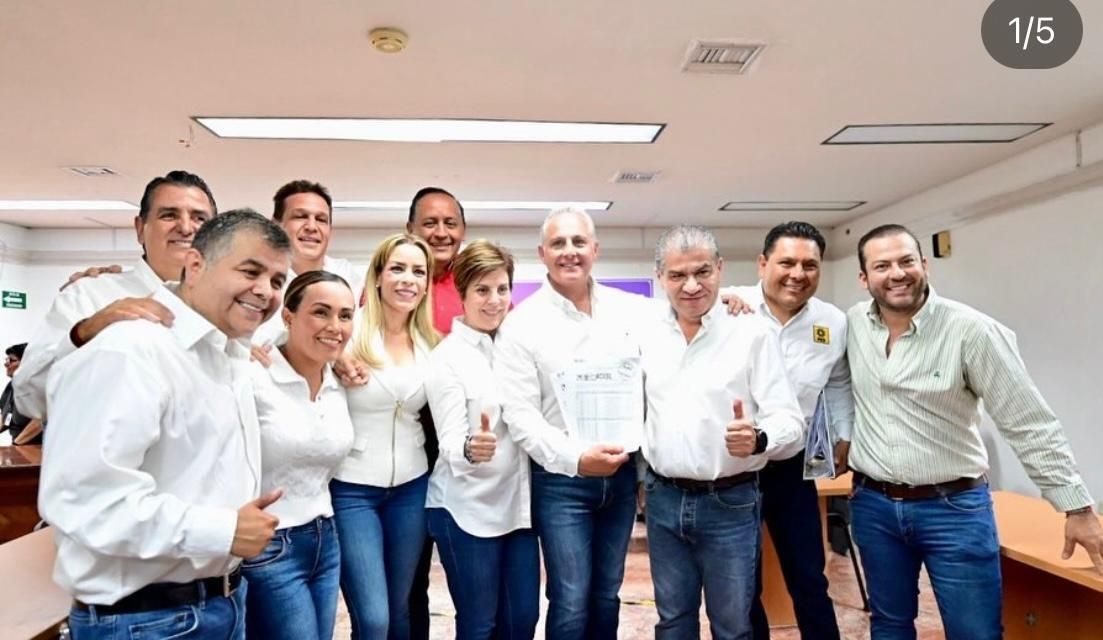 Realiza registro Román Cepeda como candidato a la alcaldía de Torreón