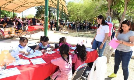 Instruyen a menores de edad para observar el eclipse sin riesgos en Torreón