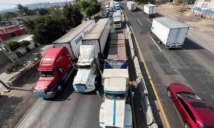 Transportistas amenazan con paro nacional tras asesinato en la carretera Puebla-Veracruz