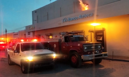 Se registra fuerte incendio en Banco Azteca de Parras de la Fuente