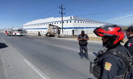 Choca y se incendia camión de carga en el Libramiento OFT