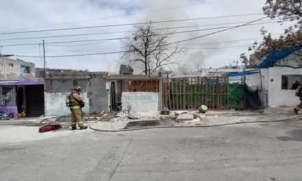 Corto circuito provoca incendio en casa habitación de Saltillo