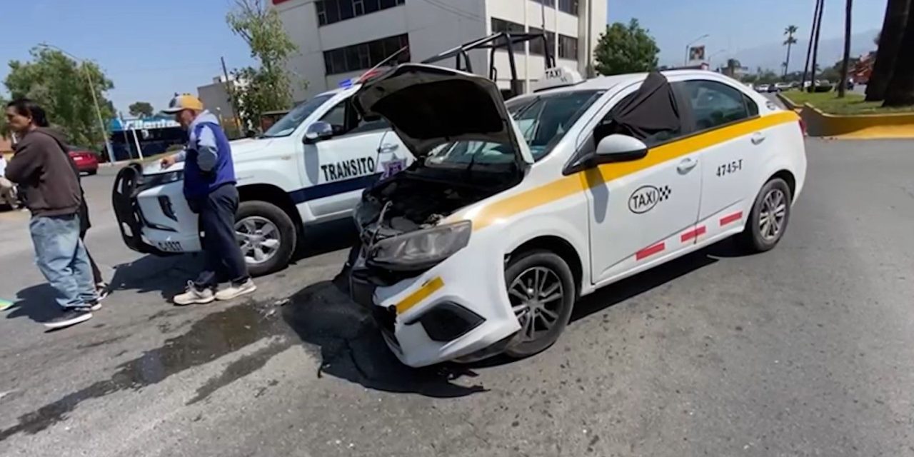 Ignora luz roja y provoca accidente en Saltillo