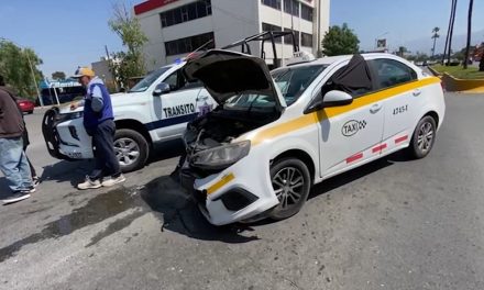 Ignora luz roja y provoca accidente en Saltillo