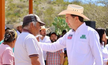 Jaime Bueno recorre ejido Zacatera de Saltillo