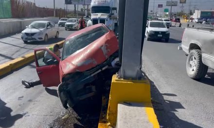 Jóvenes en estado de ebriedad protagonizan accidente en Saltillo