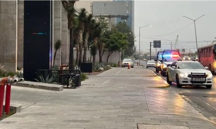 Mujer cae del piso 14 en hotel del centro de Monterrey y pierde la vida
