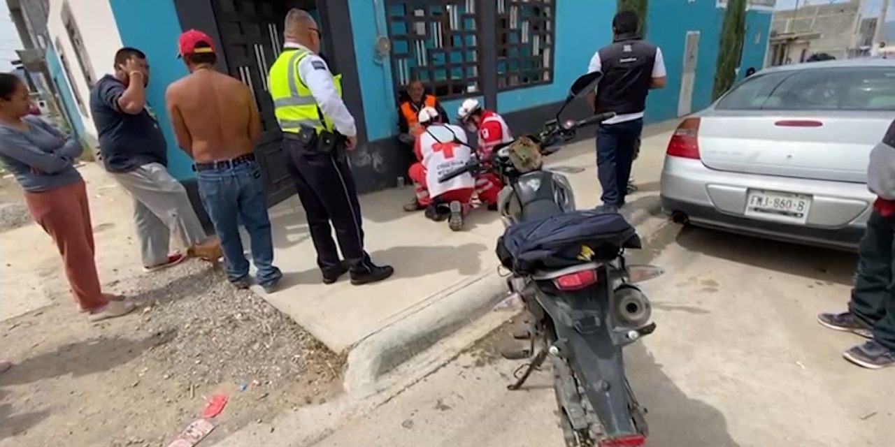 Por evitar arrollar a unos menores, motociclistas termina con una fractura en Saltillo