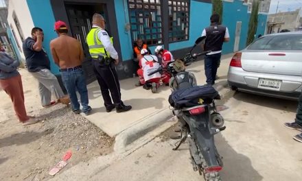 Por evitar arrollar a unos menores, motociclistas termina con una fractura en Saltillo