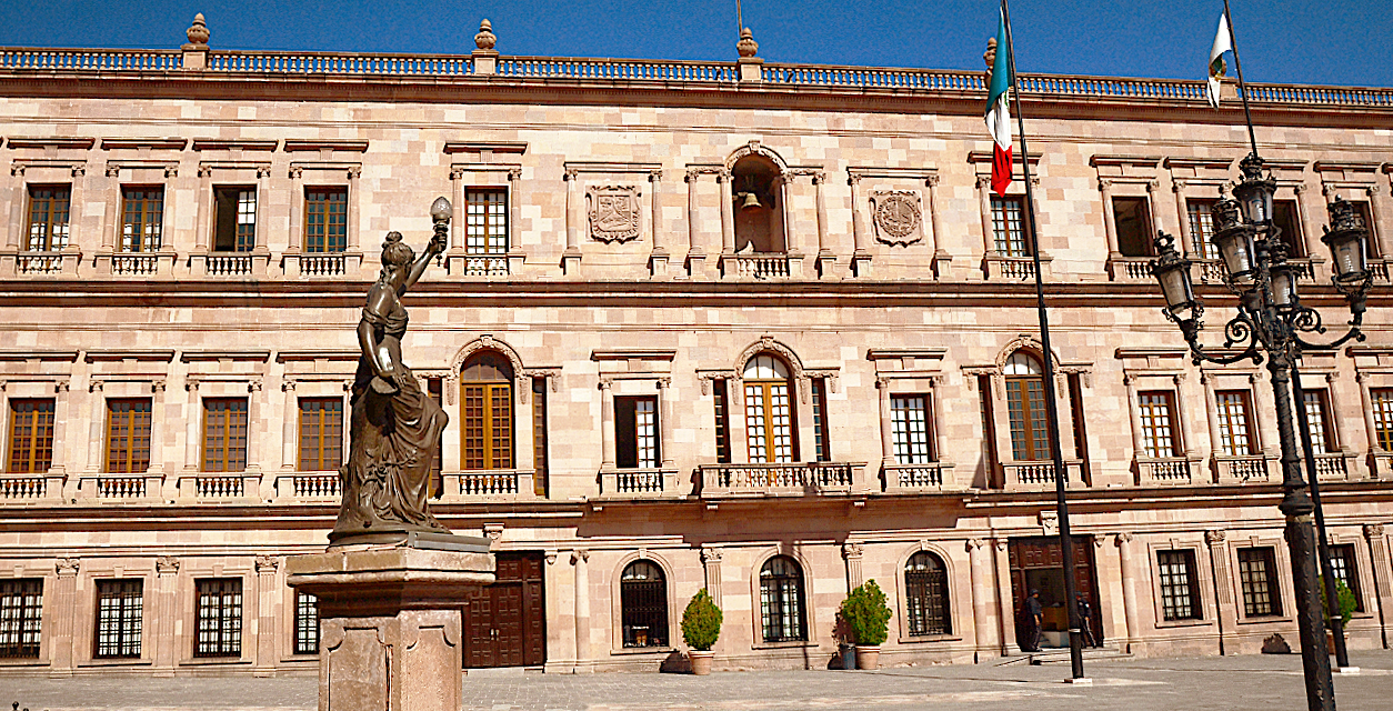 Trabajan con guardias en el Gobierno del Estado
