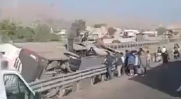 Volcadura de autobús en la Carretera 57 deja 20 personas lesionadas